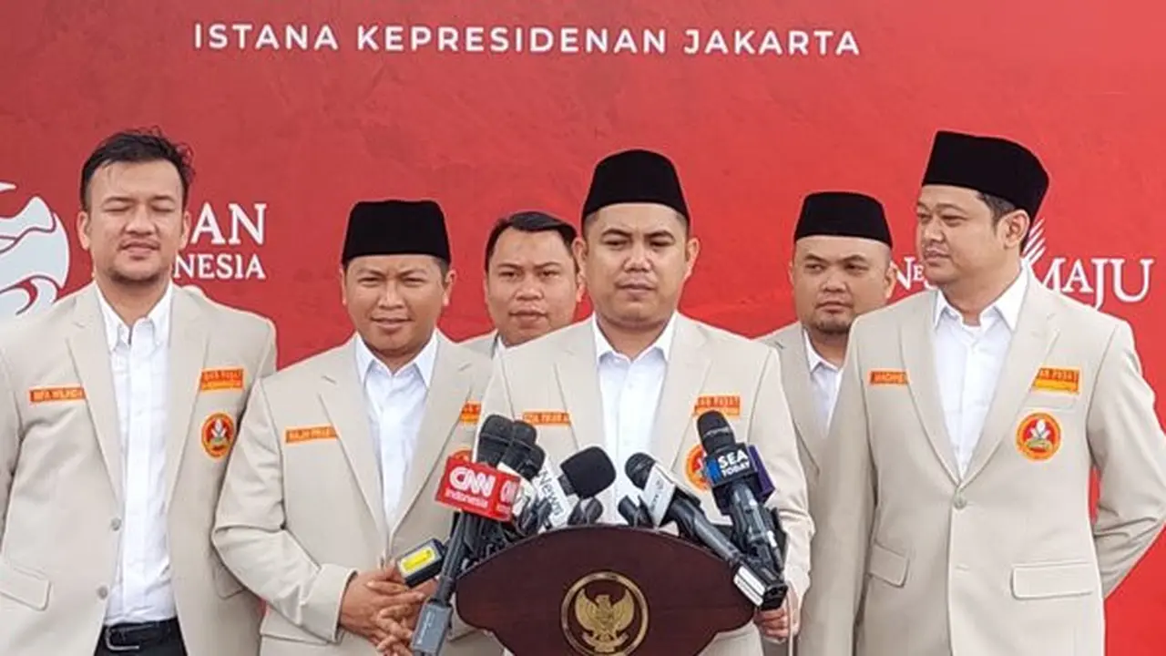 Ketua Umum Pengurus Pusat (PP) Pemuda Muhammadiyah Dzulfikar Ahmad Tawalla dan jajarannya di Istana Kepresidenan Jakarta, Senin (27/3/2023).