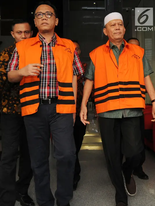 Mantan Anggota DPRD Sumut, Rijal Sirait dan Fadly Nurzal  usai menjalani pemeriksaan di gedung KPK, Jakarta, Rabu (18/7). Rijal dan Fadly diperiksa terkait suap menyetujui Laporan Pertanggungjawaban APBD 2012. (Merdeka.com/Dwi Narwoko)