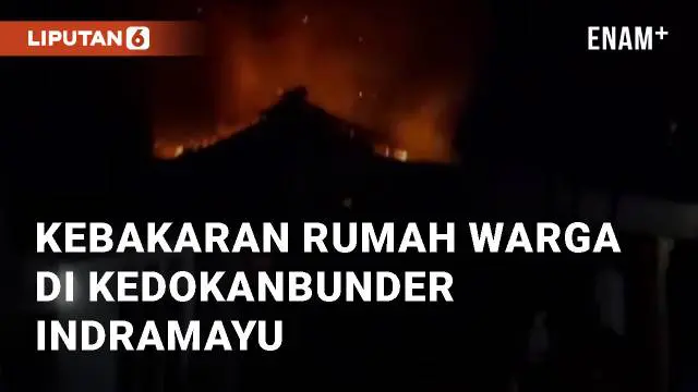 Kebakaran melanda sebuah rumah warga di Kedokanbunder, Indramayu. Warga yang melihat kejadian tersebut langsung menghubungi pemadam kebakaran