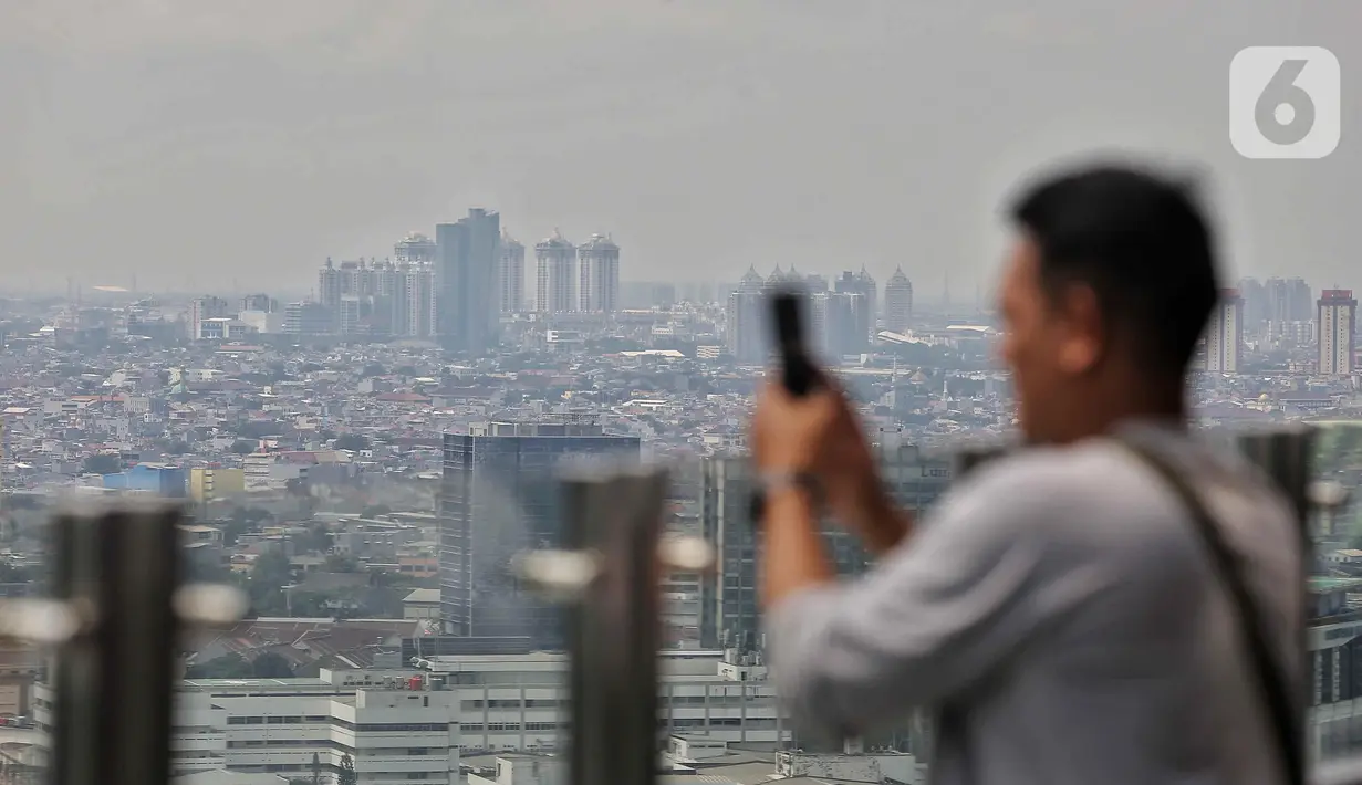Kondisi ini menandakan bahwa kualitas udara di Jakarta dapat berdampak buruk bagi individu atau kelompok sensiti yang memiliki riwayat kesehatan tertentu. (Liputan6.com/Angga Yuniar)
