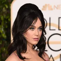 Katy Perry merasa relatif santai datang ke Golden Globes 2016 karena ia memang hadir namun tidak melakukan performa. Penyanyi 31 tahun ini seperti biasa tampil percaya diri di setiap kesempatan. (AFP/Bintang.com)