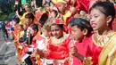 <p>Antusias murid sekolah minggu Gereja Eban Haezer mengenakan baju adat sambil melambaikan bendera nasional di Bundaran HI Jakarta, Minggu (21/8). Menyanyikan lagu Indonesia Raya dan lagu daerah, mereka memperingati HUT RI ke 71. (Liputan6.com/Angga Yuniar)</p>