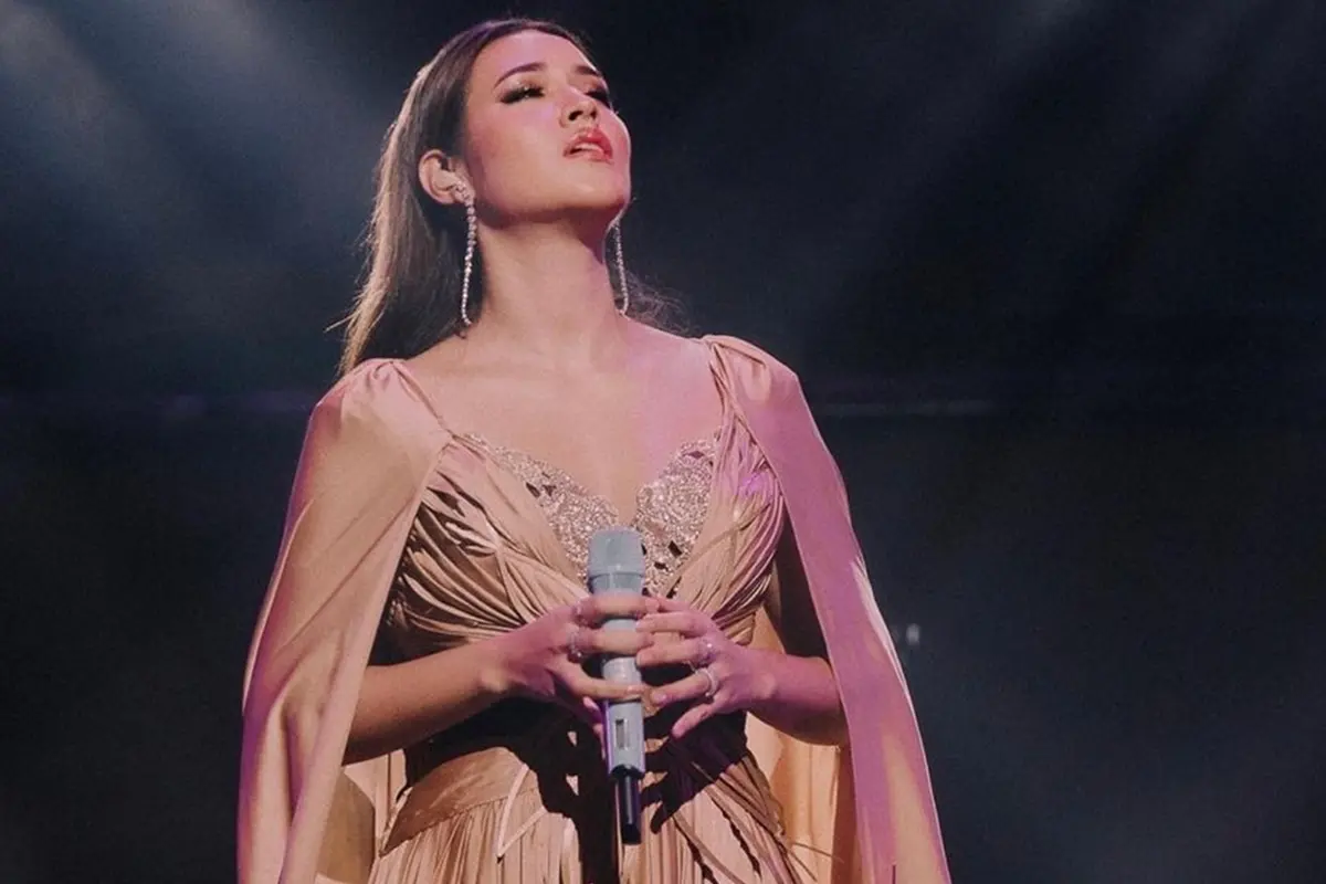 Potret Raisa Nyanyi Penuh Penghayatan di Atas Panggung, Totalitas