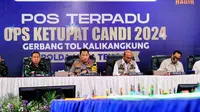Kapolri Jenderal Listyo Sigit Prabowo usai meninjau kesiapan mudik di Gerbang Tol Kalikangkung KM 414, Semarang, Jawa Tengah, pada Rabu (3/4/2024) sore. (Liputan6.com/Ady Anugrahadi)