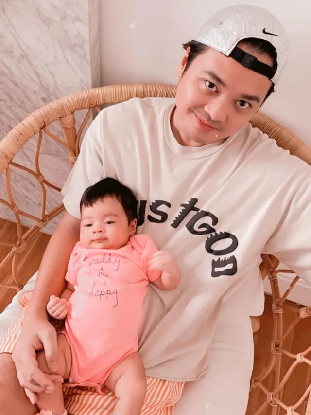 6 Potret Keluarga Kecil Rianti Cartwright, Peringati 10 Tahun Pernikahan