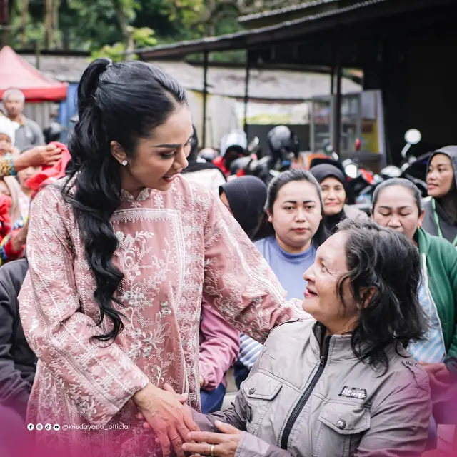 Model Batik Ala Kris Dayanti yang Simpel