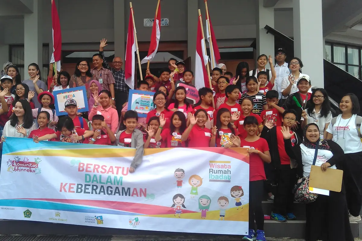 Siswa SD peserta wisata rumah ibadah