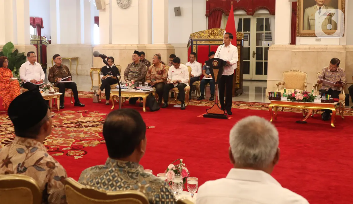 Presiden Joko Widodo (Jokowi) memberikan arahan ketika memimpin Sidang Kabinet Paripurna di Istana Negara, Jakarta, Kamis (3/10/2019). Sidang kabinet paripurna ini merupakan rapat besar yang terakhir digelar oleh Pemerintahan kabinet kerja. (Liputan6.com/Angga Yuniar)