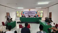 Bawaslu Kota Depok melakukan sidang pemeriksaan pelanggaran administratif Pemilu 2024, di kantor Bawaslu Kota Depok. (Liputan6.com/Dicky Agung Prihanto)