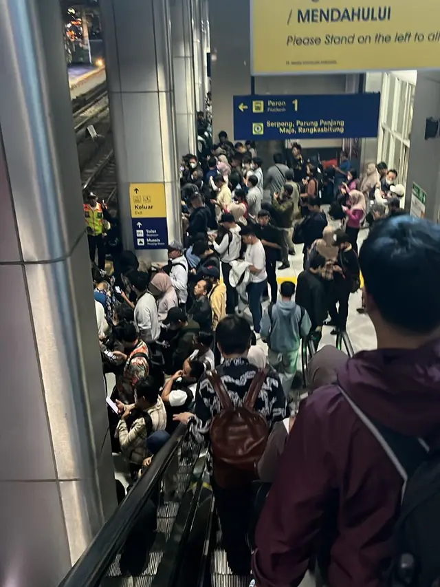 Kondisi stasiun Palmerah pasca gempa guncang Bekasi.