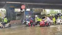 Motor Mogok Massal Usai Terjang Banjir di Puri Kembangan