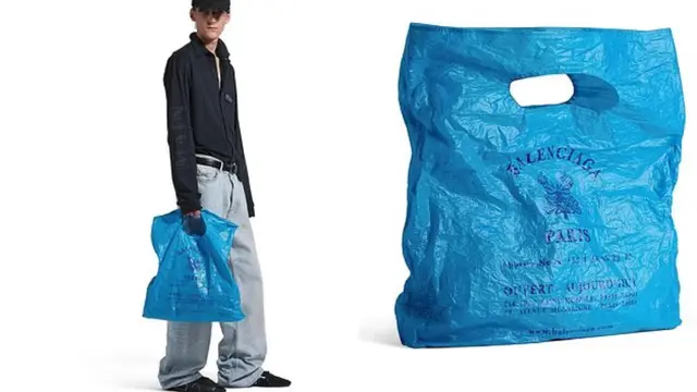 Tas model kresek dari Balenciaga. Dok. Balenciaga