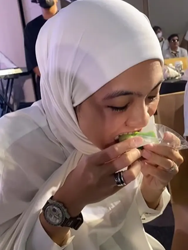 Dian Ayu salah tingkah (Instagram/deswitamaharani80)