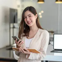ilustrasi perempuan karier bekerja/Amnaj Khetsamtip/Shutterstock