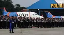 Polisi Perairan dan Udara (Polairud) mengikuti upacara peringatan HUT ke-67 Polairud di Lapangan Udara Pondok Cabe, Tangerang Selatan, Selasa (25/12). Kapolri Jenderal Tito Karnavian menjadi Inspektur Upacara peringatan ini. (Liputan6.com/Faizal Fanani)