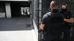 Menteri Dalam Negeri Gerald Darmanin berduka atas tragedi besar tersebut. (AFP/Nicolas Tucat)