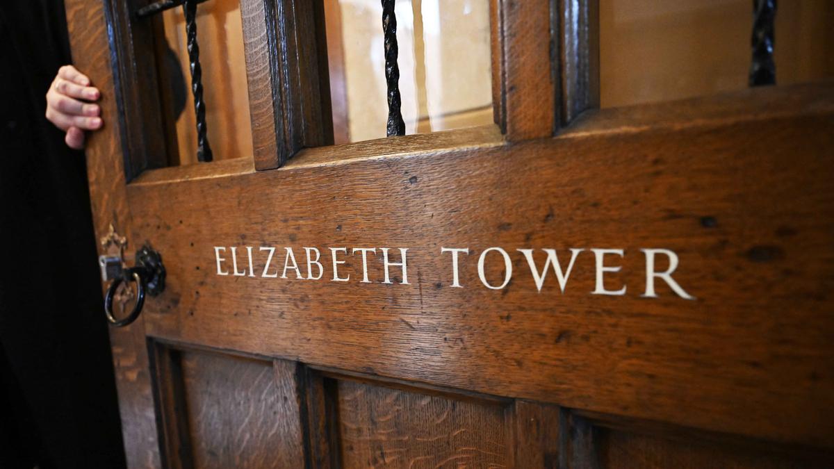 Melihat Perawatan Menara Big Ben yang Legendaris