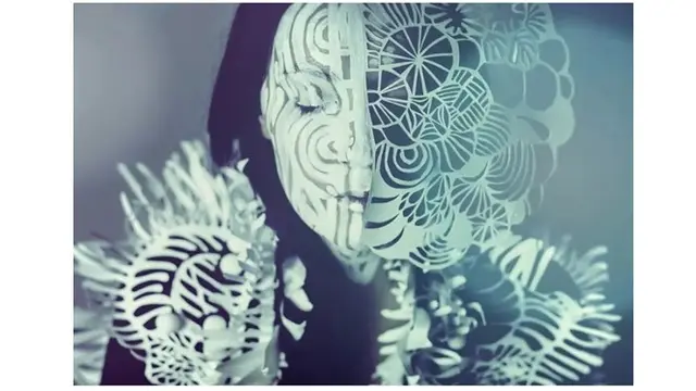 Kombinasikan Papercut dan Bodypainting, 7 Karya Seni Wanita Ini Mengagumkan