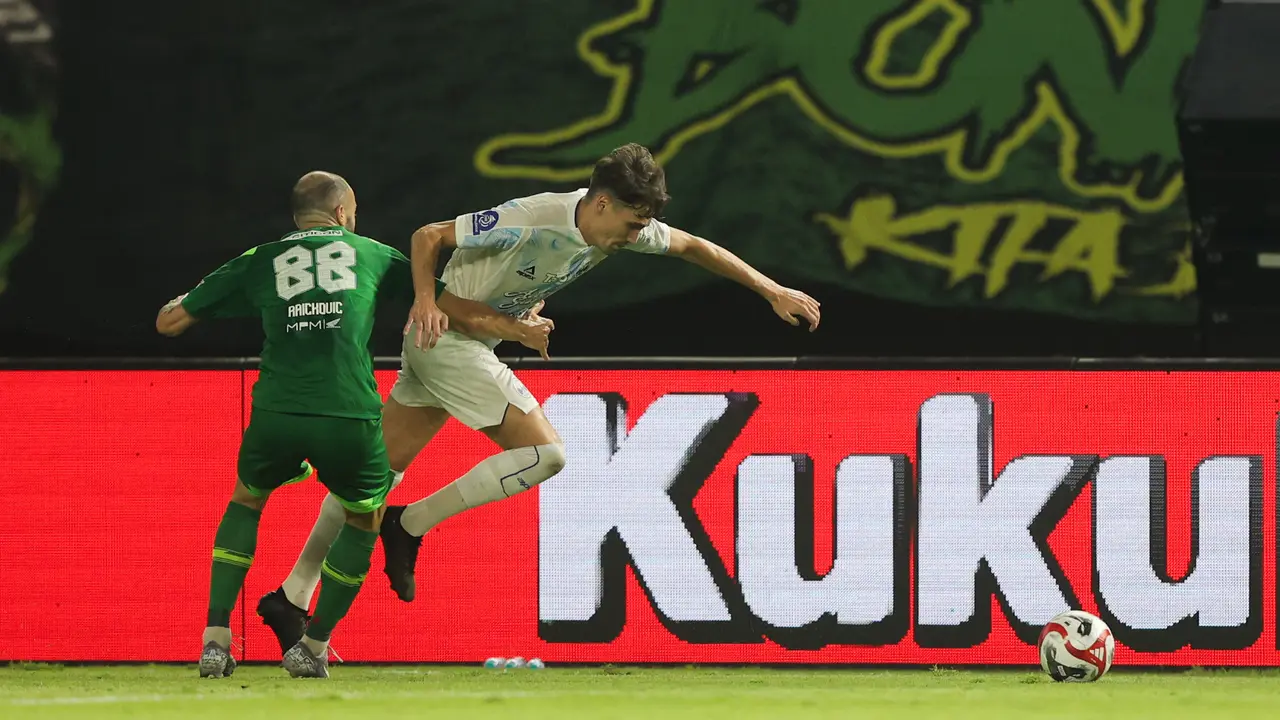 Persebaya Surabaya vs PSIM Yogyakarta