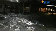 Tanda tanda jebolnya tanggul ini sudah terlihat sejak Sabtu petang.
