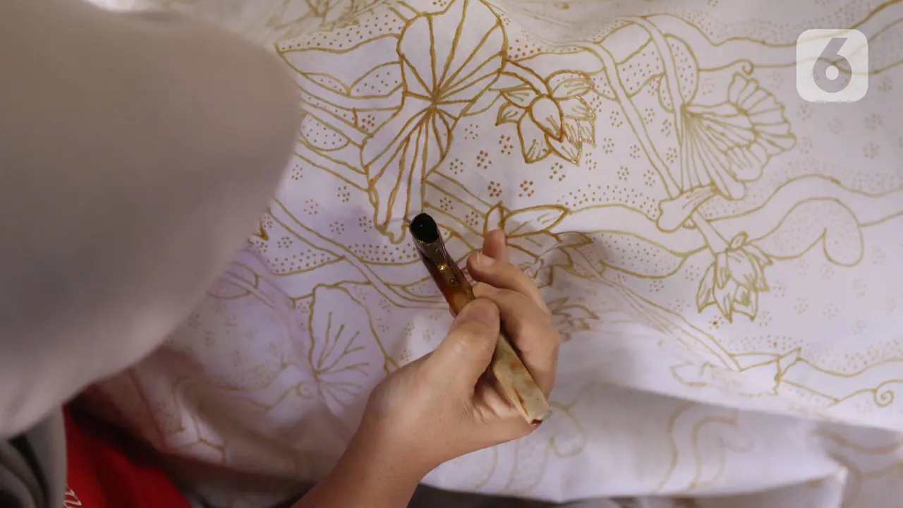 Mengintip Proses Pembuatan Batik Tulis Bermotif Khas Tangerang