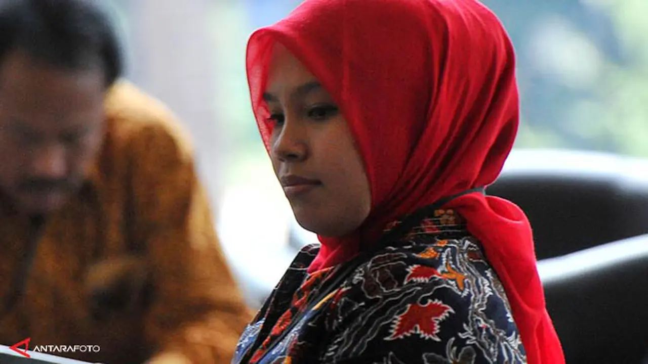 nur-aisah-kinanti-131106c.jpg