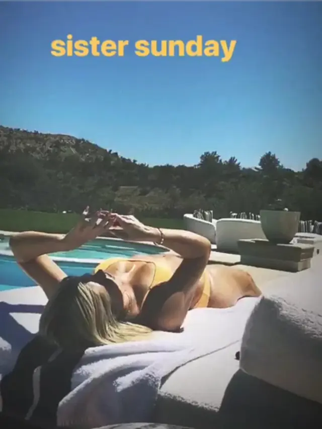 [Bintang] Khloe Kardashian