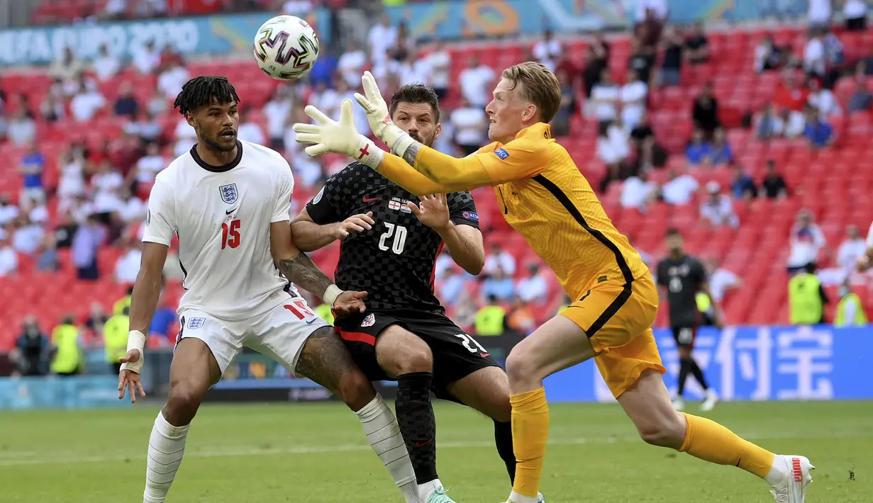 Memasuki menit-menit akhir, pertandingan berjalan semakin sengit. Aksi jual beli serangan diperagakan oleh kedua tim. Namun, skor 1-0 untuk kemenangan Timnas Inggris tetap bertahan sampai laga berakhir. (Laurence Griffiths, Pool via AP)