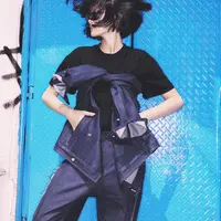 Sonderlab tak pernah lelah untuk menampilkan tren fashion terbaru dan paling menarik. Selain terus menciptakan pengalaman belanja unik yang memungkinkan pelanggan menjelajahi berbagai cerita dan latar belakang dari setiap brand, Sonderlab menyuguhkan setiap kunjungan pelanggan sebagai fashion experience yang mendalam dan terkini. [ foto dok Sonderlab ]