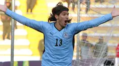 Uruguay's Sebastian Abreu celebrates after scoring against Bolivia on October 14, 2008 at Hernando Siles stadium in La Paz, during their FIFA World Cup South Africa-2010 South American qualifying match. The match ended in a 2-2 tie. AFP PHOTO/Javier 