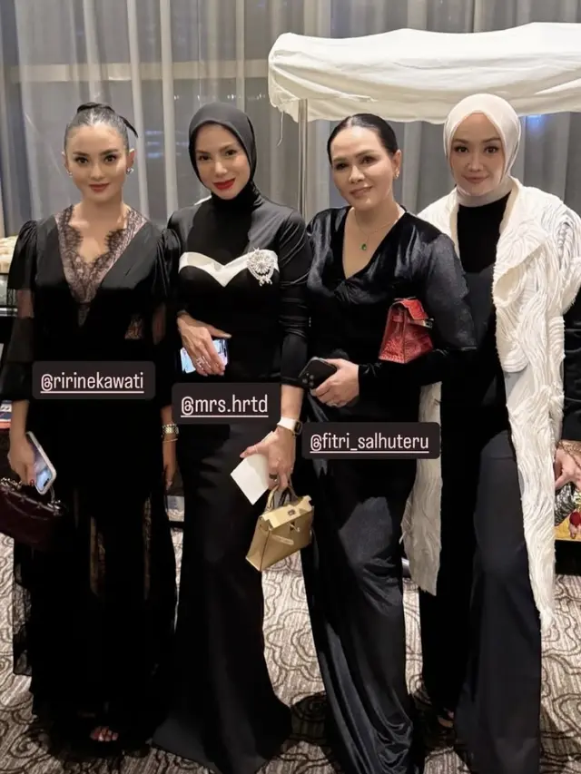 Geng Cendol Tampil Serba Hitam Hadir Resepsi Pernikahan Luna Maya dan Maxime di Jakarta.
