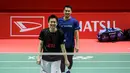 <p>Pebulu tangkis Indonesia, Hendra Setiawan (kiri) dan Mohammad Ahsan saat berlatih menjelang turnamen Indonesia Masters 2025 di Istora Senayan, Jakarta, Senin (20/01/2025). (Bola.com/Bagaskara Lazuardi)</p>