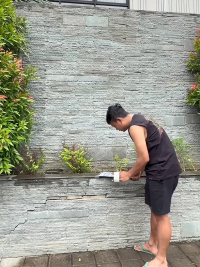 Potret Tampilan Depan Rumah Denny Caknan