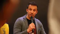 Del Piero memberi tanggapan soal banyak hal saat berkunjung ke Medan (Liputan6.com/Reza Efendi)
