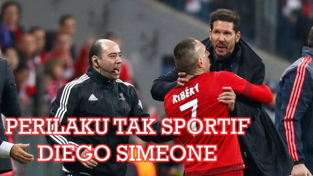 Perilaku tak sportif Diego Simeone pelatih Atletico Madrid mewarnai semifinal Liga Champions melawan Bayern Munchen, Selasa (2/5/2016). Ia mencekik dan memukul asisten wasit saat laga sedanga berlangsung.