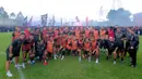 Selain adu gengsi, laga antara Persija Jakarta dan Persib Bandung kali ini akan menentukan siapa yang duduk di puncak klasemen tengah musim BRI Super League musim 2025/2026. Untuk diketahui, saat ini kedua tim sama-sama memiliki 35 poin dari 16 pertandingan. (Bola.com/M Iqbal Ichsan)