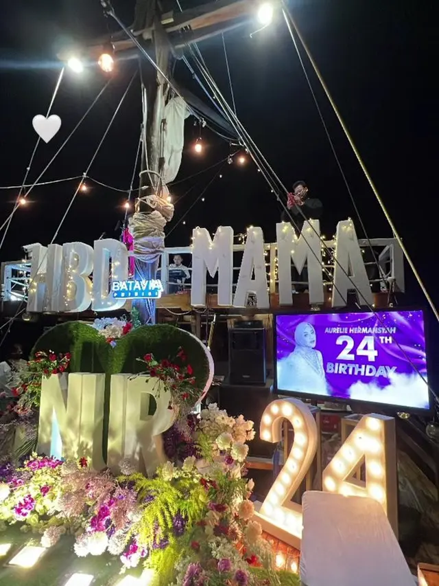 6 Momen Ulang Tahun Aurel Hermanyah yang ke-24, Meriah Dirayakan di Atas Kapal