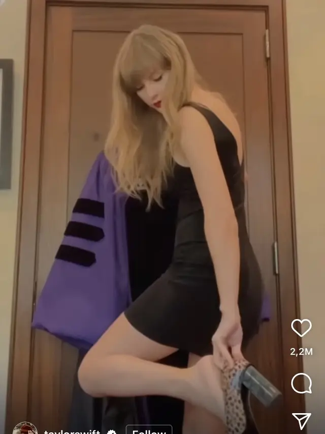 Taylor Swift Kenakan Toga Saat Menerima Gelar Doktor Kehormatan dari New York University, credit: Instagram @taylorswift