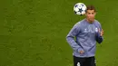 Ekspresi Cristiano Ronaldo saat berlatih pada sesi atihan Millennium Stadium, Cardiff, Wales, (2/6/2017). (AFP/Ben Stansall)