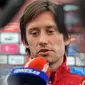 Tomas Rosicky mengumumkan pensiun dari dunia sepak bola pada usia 37 tahun. (AFP/Guillaume Souvant)