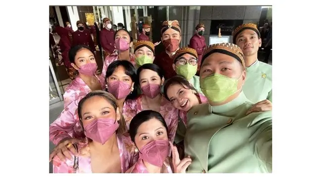 6 Potret Bridesmaid dan Groomsmen Vidi Aldiano-Sheila Dara, Tampil Memukau