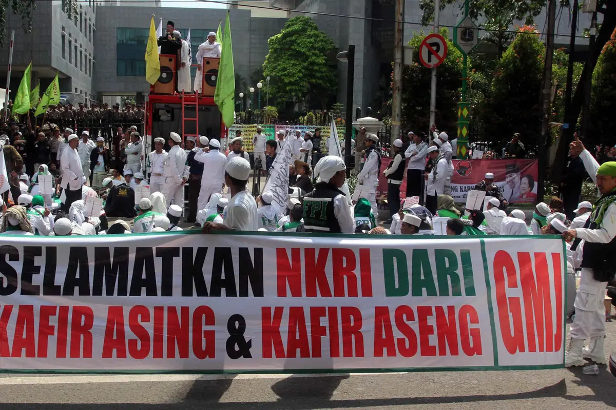 Aksi Massa FPI dan GMJ Tuntut Ahok Lengser