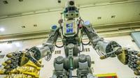 Robot humanoid itu, bernama Fedor, sebelumnya direncanakan akan menghabiskan 10 hari belajar untuk membantu para astronot di stasiun ruang angkasa (AFP Photo)