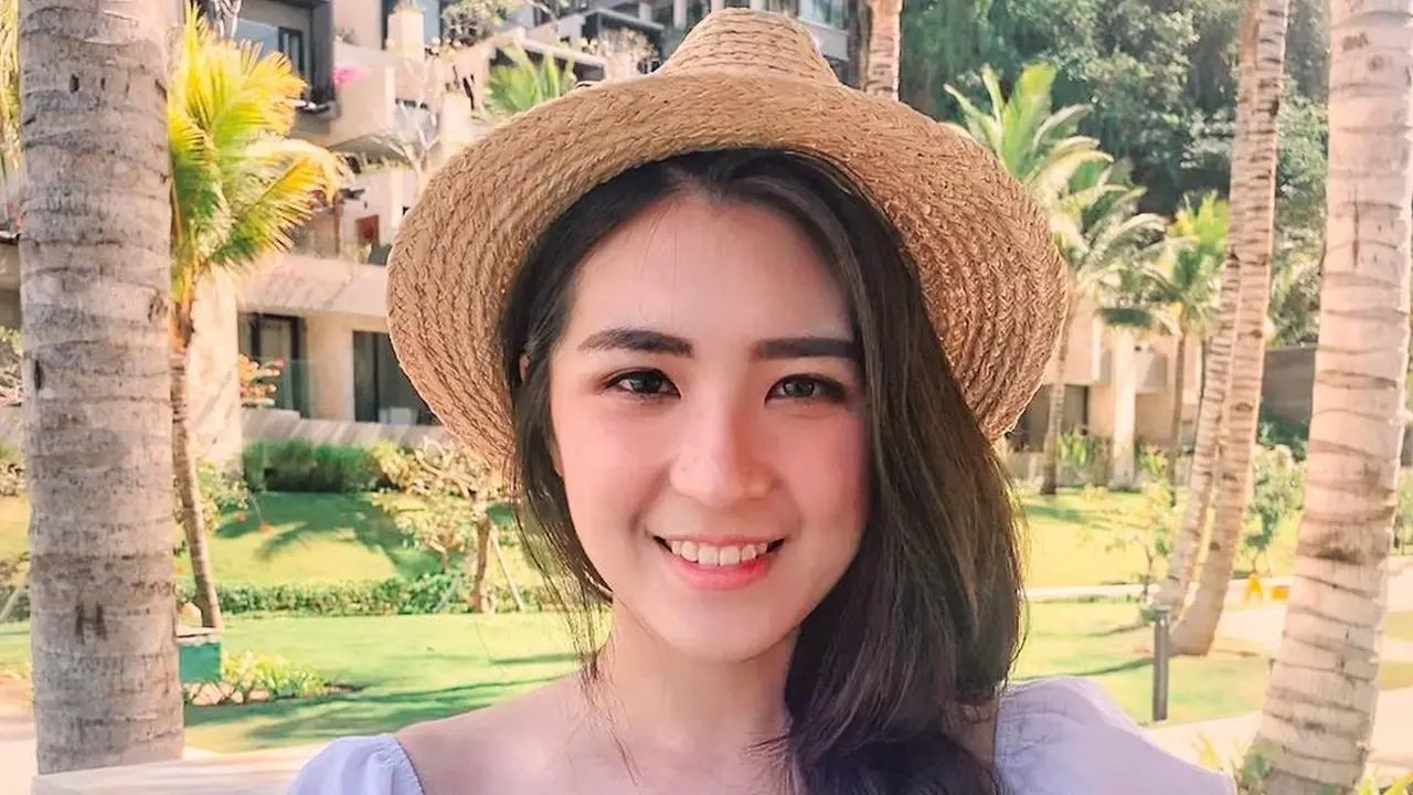 Influencer Jenifer P Widjaja