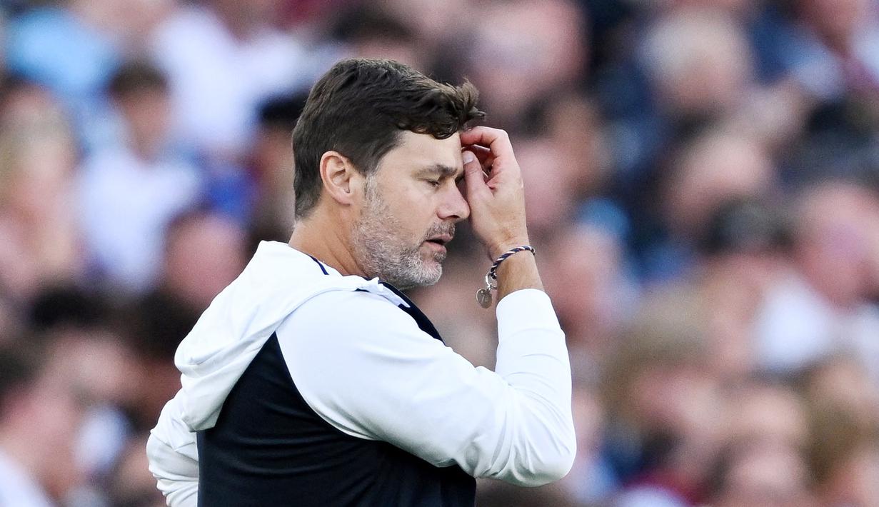 Penampilan Chelsea musim ini sungguh mengkawatirkan. The Blues sebagai klub besar tercecer di posisi 12 dengan 19 poin. Keadaan ini pasti membuat posisi Mauricio Pochettino sang pelatih terancam terdepak dari Stamford Bridge. (AFP/Justin Tallis)