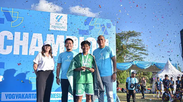 Farrel Luckyta Widodo (dua dari kanan) menjadi MVP di ajang LALIGA Youth Tournament Indonesia 2024
