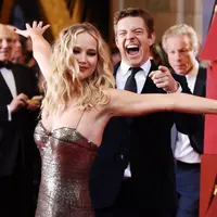 Kamu sendiri punya teman yang isengnya seperti Jennifer Lawrence nggak? Atau itu malah kamu sendiri? (twitter/JLDaily)