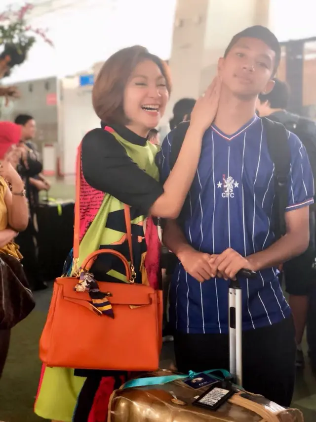 6 Potret Kebersamaan Windy Wulandari dan Putranya, Bak Kakak Adik