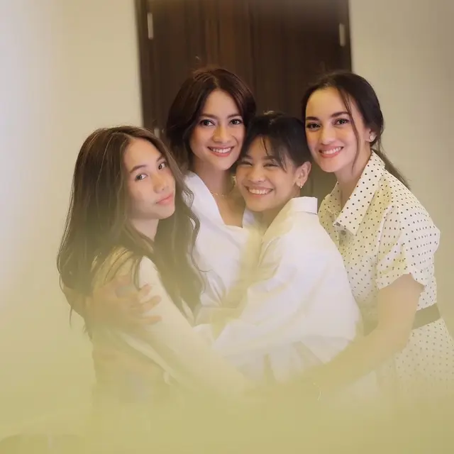 6 Momen Ultah Rini Yulianti Adik Ririn Ekawati, Dapat Ucapan Lewat Zoom
