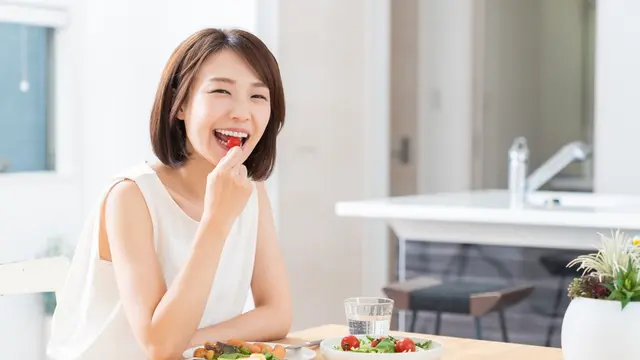 17 Tips Mengatasi Rambut Kusut yang Mengganggu, Praktis Banget!